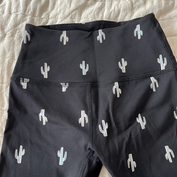 Beyond Yoga Cactus Print high waisted leggings - Picture 2 of 3